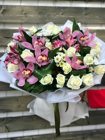 Букет цветов из: Розы и Хризантемы в Белокурихе
