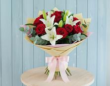 Букет цветов из:  Лилии и Розы в Белокурихе