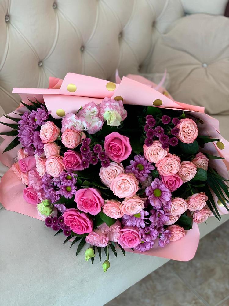 Букет цветов из: Хризантемы, Розы и Лизиантусы в Белокурихе