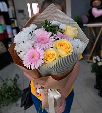 Букет цветов из:  Герберы, Розы и Хризантемы в Белокурихе