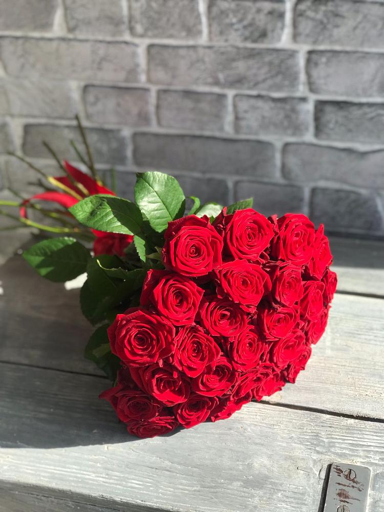 Букет Красные розы Фридом в Белокурихе