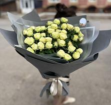 Букет Белые кустовые розы Солинеро в Белокурихе