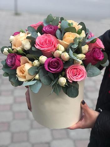 Цветочная композиция из Розы в шляпной коробке в Белокурихе