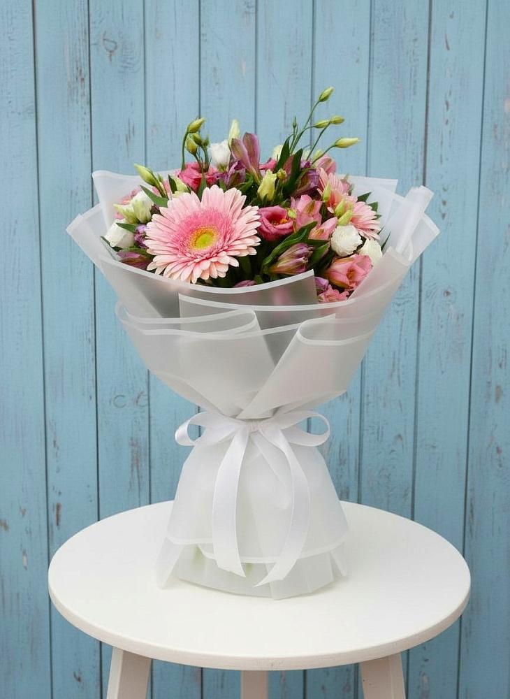 Букет цветов из: Герберы, Альстромерии и Лизиантусы в Белокурихе