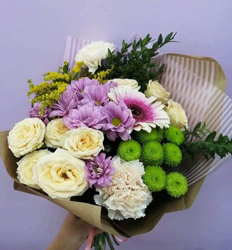 Букет цветов из: Хризантемы, Розы, Гвоздики и Герберы в Белокурихе