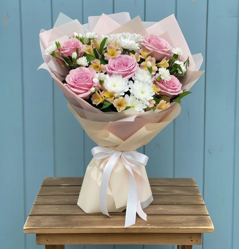 Букет цветов из: Гвоздики, Орхидеи и Розы в Белокурихе