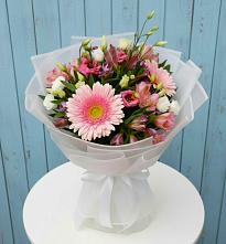 Букет цветов из:  Герберы, Альстромерии и Лизиантусы в Белокурихе