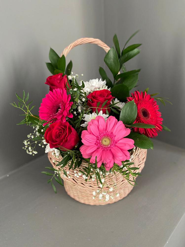 Цветочная композиция из Розы, Хризантемы и Герберы в корзине в Белокурихе