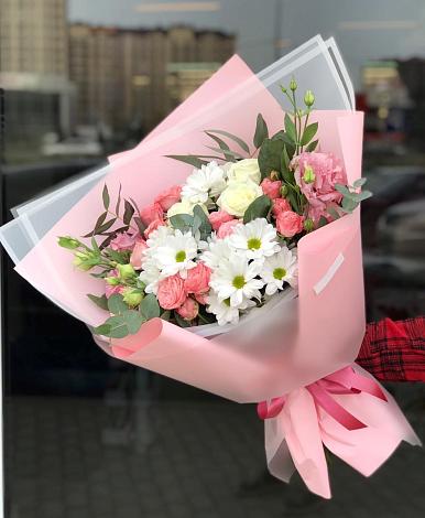 Букет цветов из: Розы, Лизиантусы и Хризантемы в Белокурихе