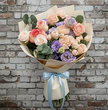 Букет цветов из:  Розы, Лизиантусы и Гвоздики в Белокурихе